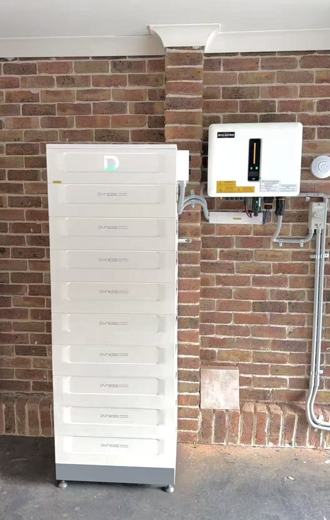 Dyness battery installed in garage